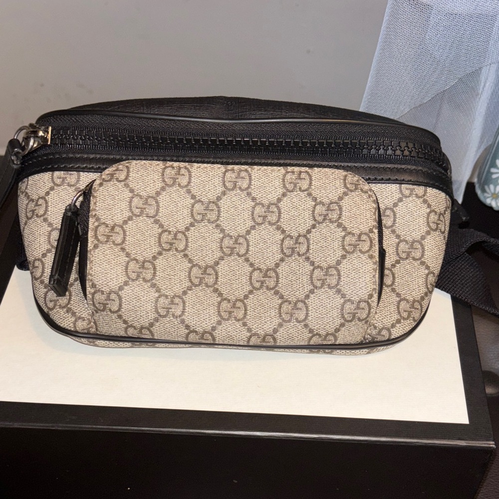Gucci Black and Beige Belt Bag